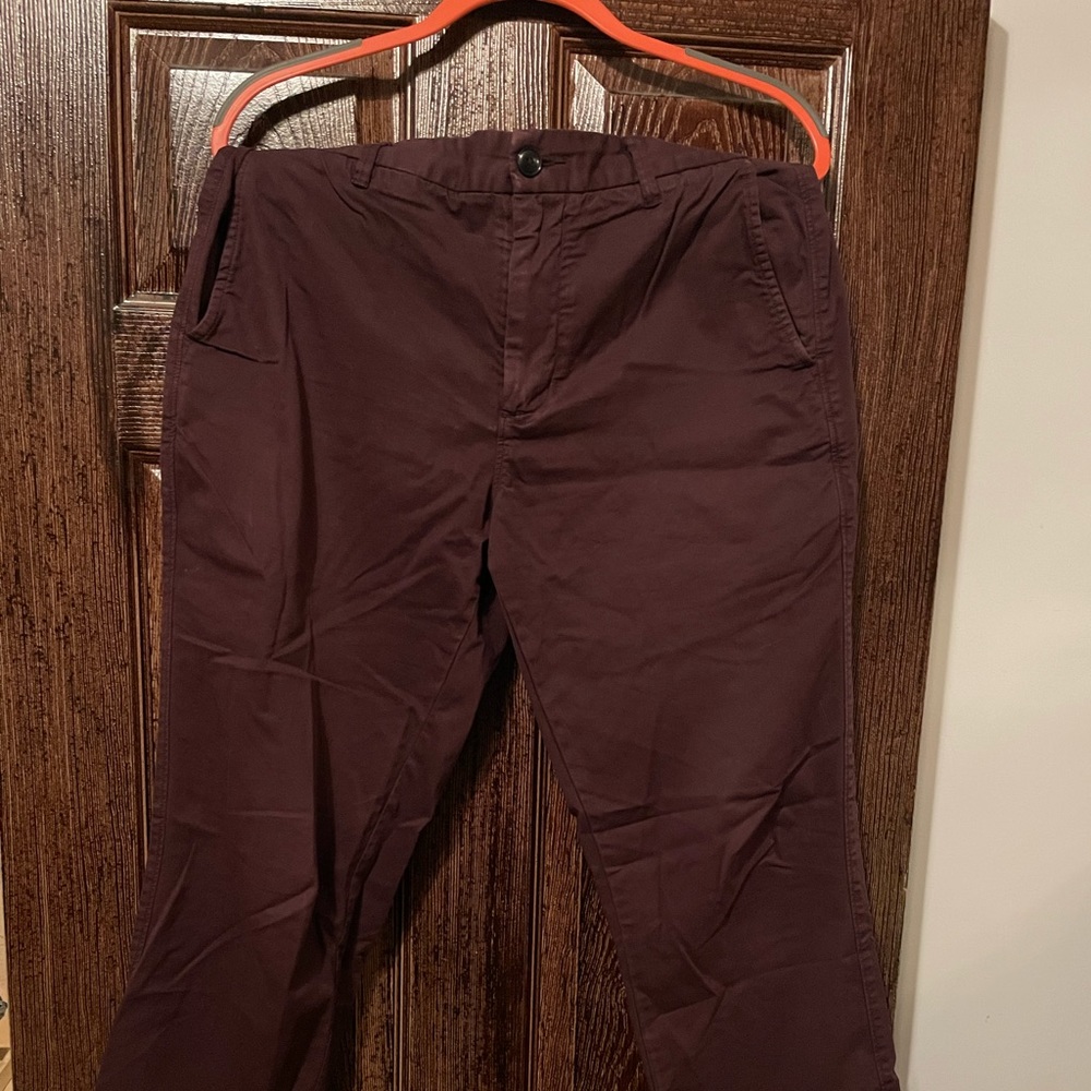 Everlane Men’s Burgundy Chinos